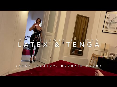 ❤️ Usisi otholwa enekhanda elibomvu egqoke imvunulo ye-latex ebhejwa usingamzali Ividiyo yocansi kithi ❌